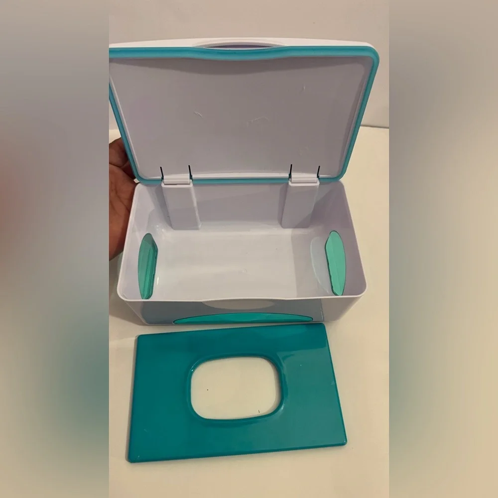 HICCAPOP Green and white wipes dispenser